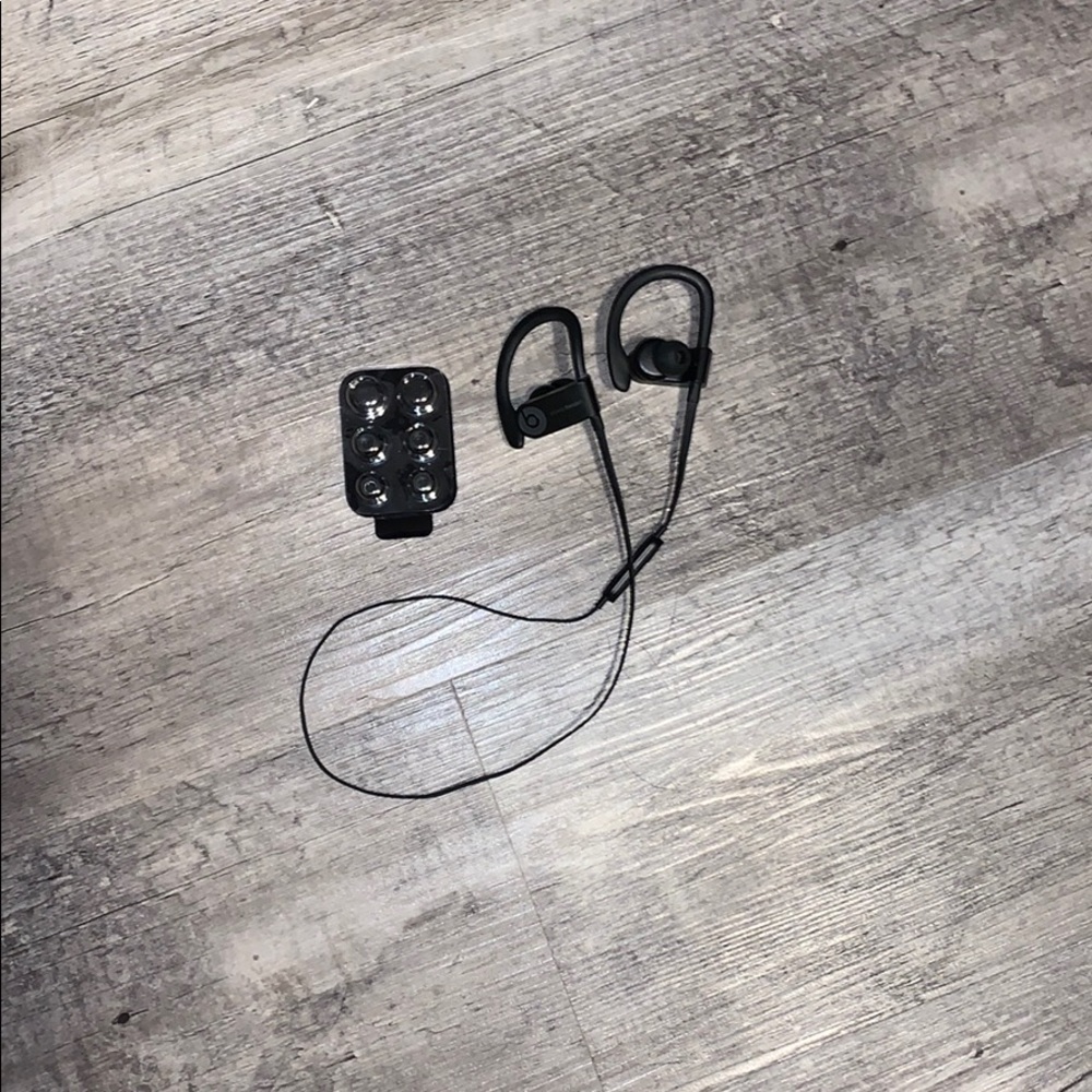 Black PowerBeats
